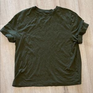 Universal Olive Green Women's Short Sleeve Tee Medium